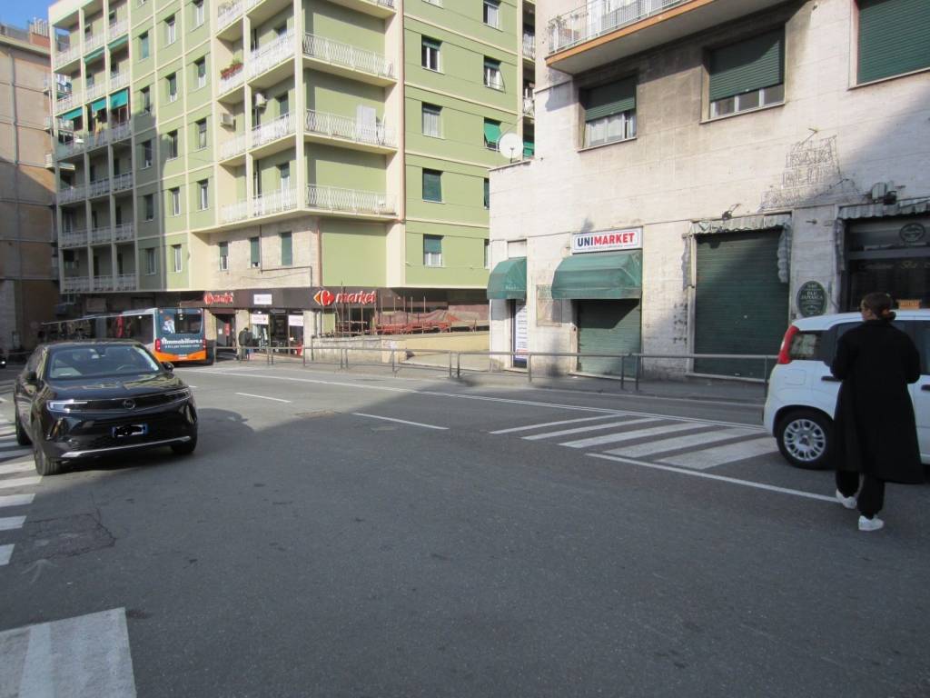 negozio in vendita a Genova in zona Marassi