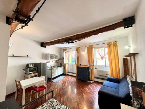 appartamento in vendita a Genova in zona Sottoripa / Maddalena / Molo