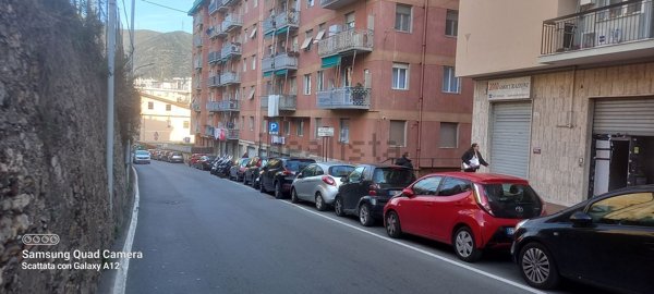 locale commerciale in vendita a Genova in zona Sestri Ponente