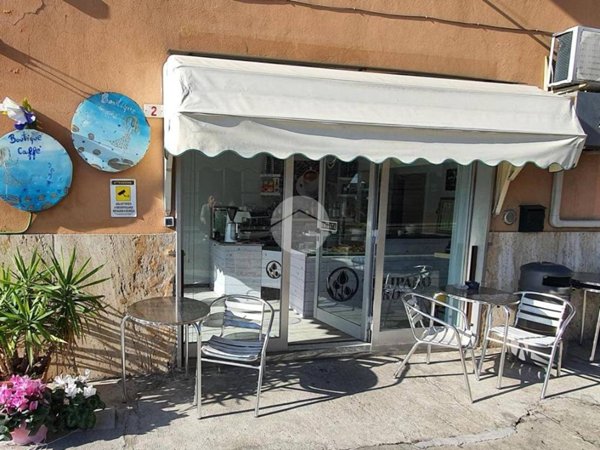 negozio in vendita a Genova in zona Palmaro / Pra'
