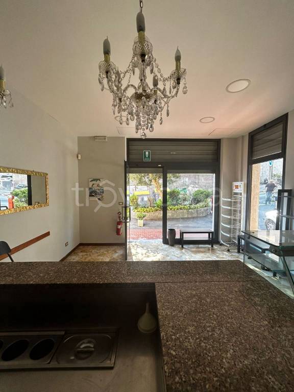 negozio in vendita a Genova in zona Sestri Ponente