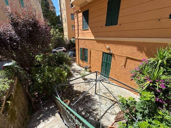 appartamento in vendita a Genova in zona Pegli