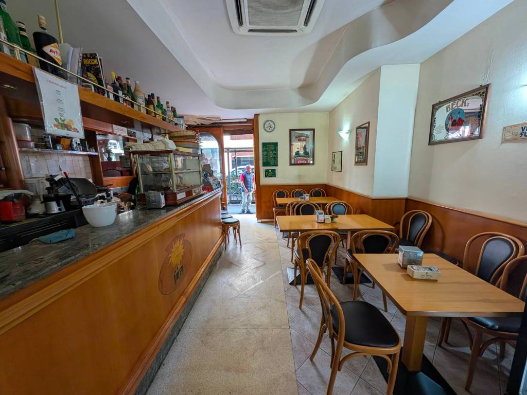 negozio in vendita a Genova in zona Portoria / Piccapietra