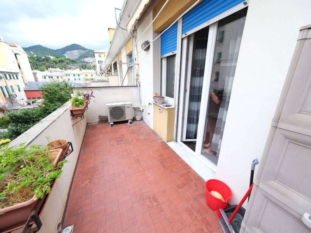 appartamento in vendita a Genova in zona Sestri Ponente