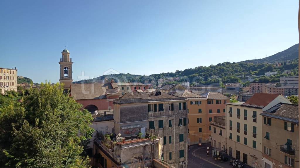 appartamento in vendita a Genova in zona Rivarolo