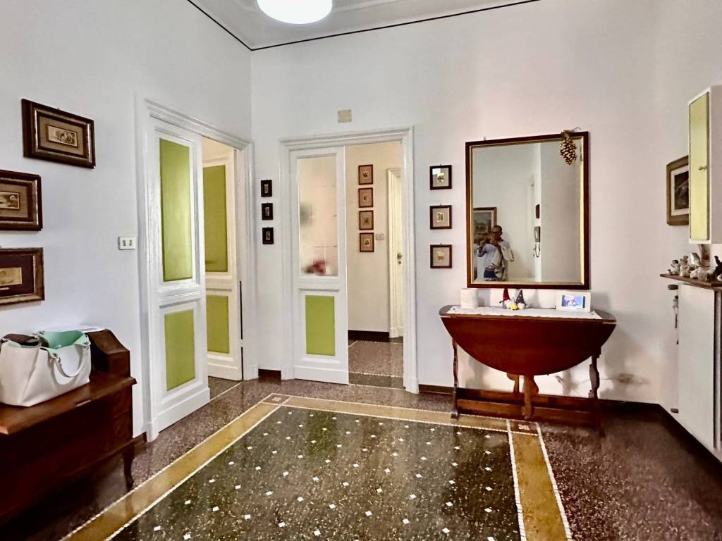 appartamento in vendita a Genova in zona Sestri Ponente