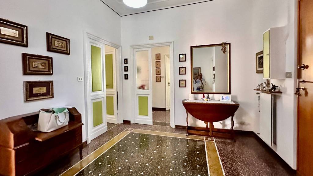 appartamento in vendita a Genova in zona Sestri Ponente
