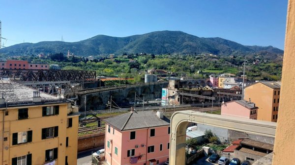 appartamento in vendita a Genova in zona Rivarolo