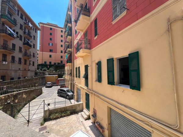 locale di sgombero in vendita a Genova in zona Sturla