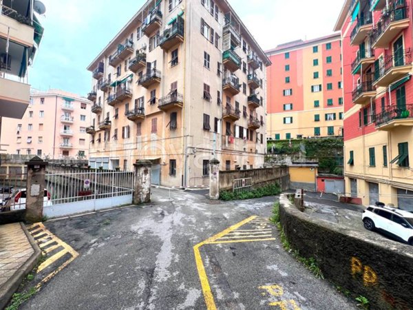 locale di sgombero in vendita a Genova in zona Sturla