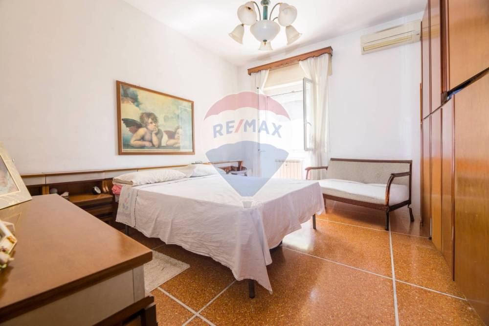 appartamento in vendita a Genova in zona Rivarolo