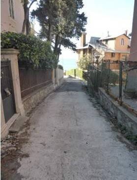 appartamento in vendita a Genova in zona Quarto dei Mille