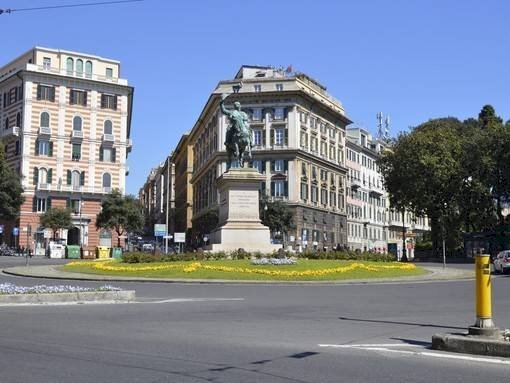 locale commerciale in vendita a Genova in zona Sturla