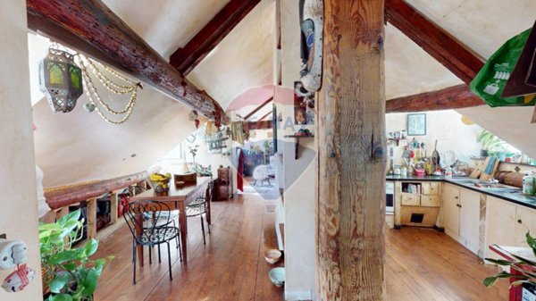 appartamento in vendita a Genova in zona Sottoripa / Maddalena / Molo