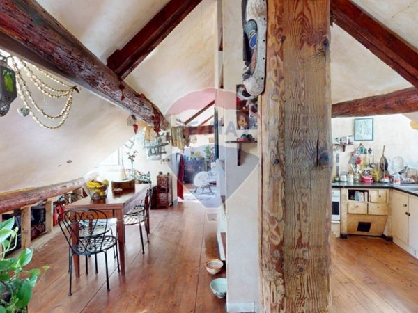 appartamento in vendita a Genova in zona Sottoripa / Maddalena / Molo