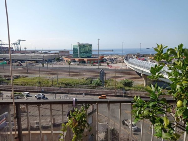 appartamento in vendita a Genova in zona Palmaro / Pra'