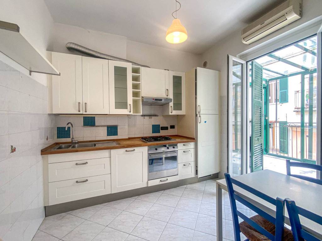 appartamento in vendita a Genova in zona Sottoripa / Maddalena / Molo