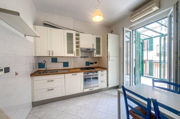 appartamento in vendita a Genova in zona Sottoripa / Maddalena / Molo