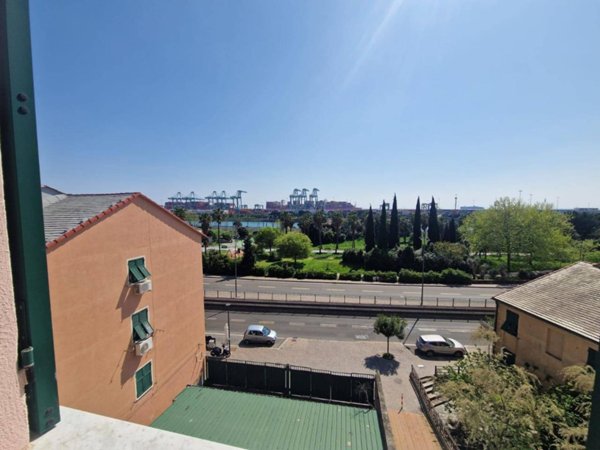 appartamento in vendita a Genova in zona Palmaro / Pra'