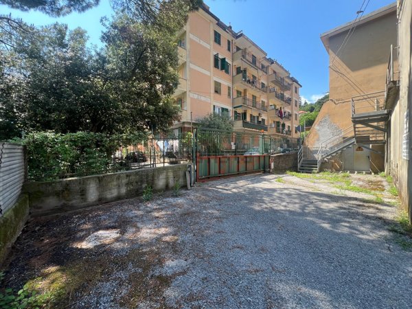 capannone in vendita a Genova in zona Pontedecimo