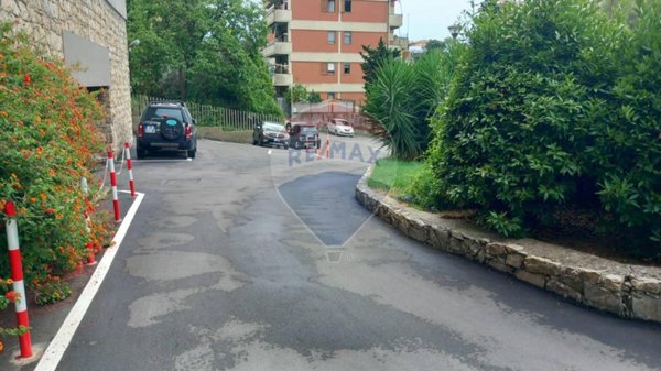 appartamento in vendita a Genova in zona Sturla