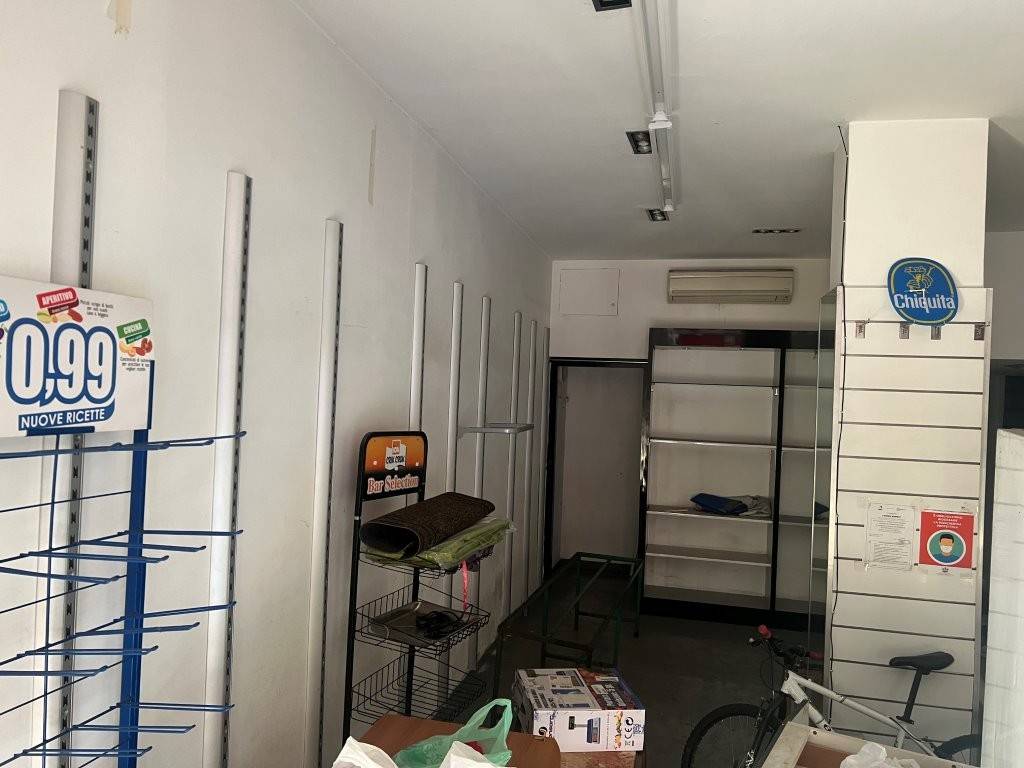 negozio in vendita a Genova in zona Quezzi