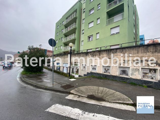 negozio in vendita a Genova in zona Bolzaneto