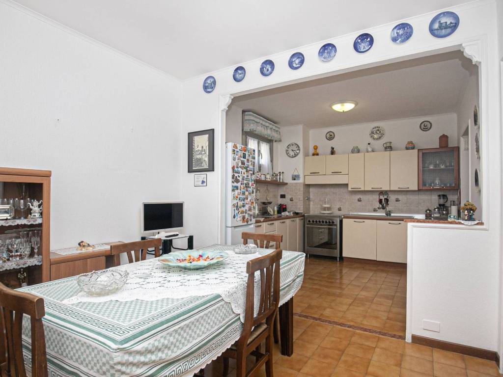 appartamento in vendita a Genova in zona Rivarolo