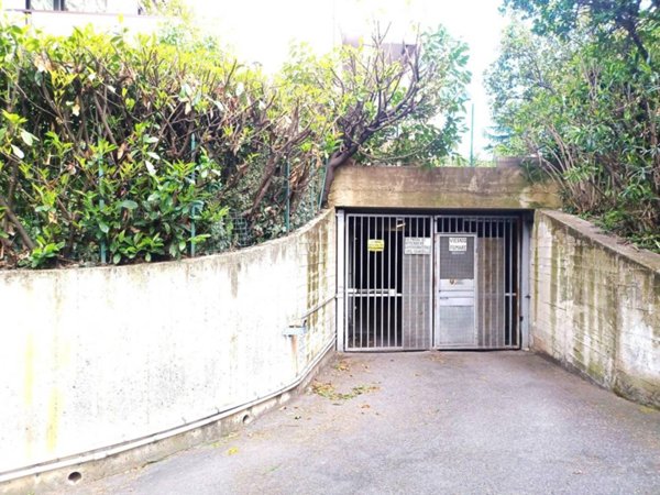 negozio in vendita a Genova in zona Sturla