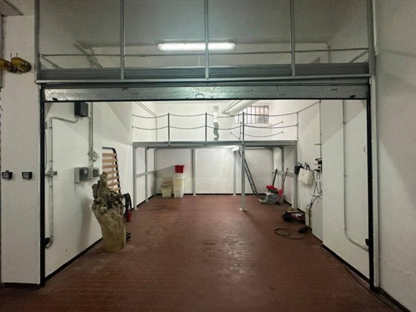 negozio in vendita a Genova in zona Sturla