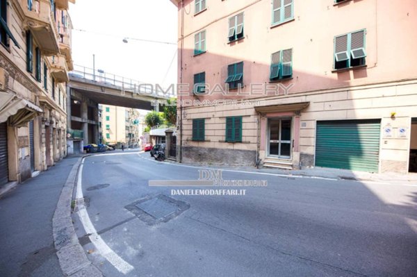 negozio in vendita a Genova in zona Sampierdarena