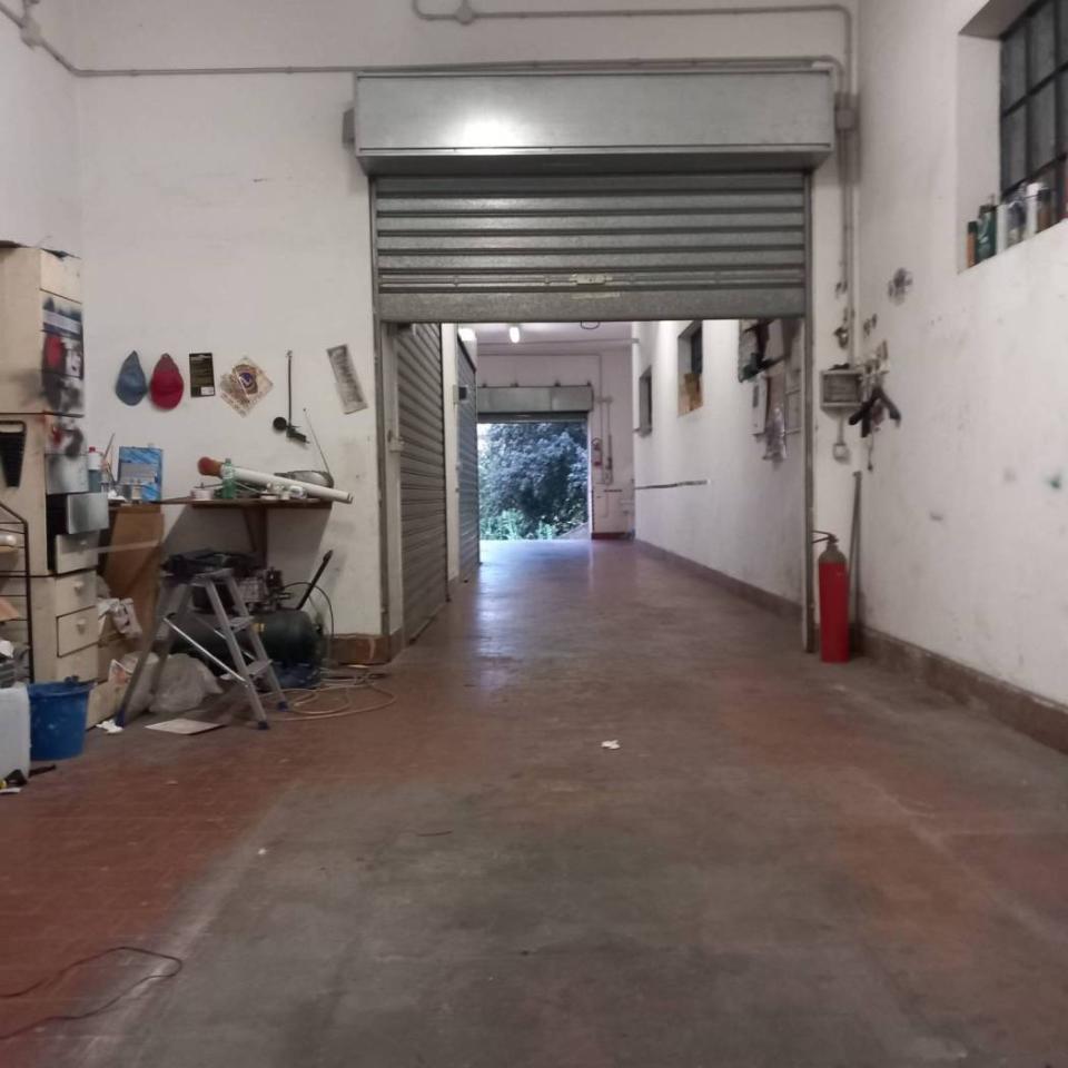 negozio in vendita a Genova in zona Sturla