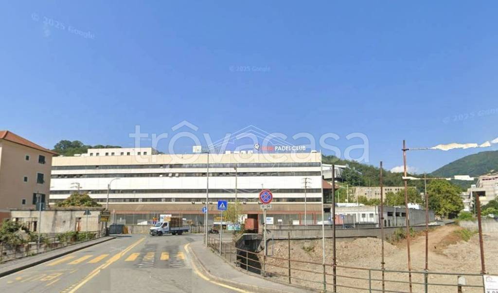 locale commerciale in vendita a Genova in zona Pontedecimo