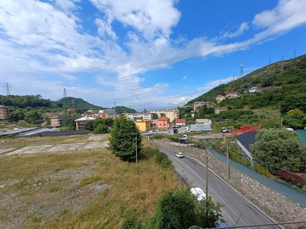 appartamento in vendita a Genova in zona Sestri Ponente