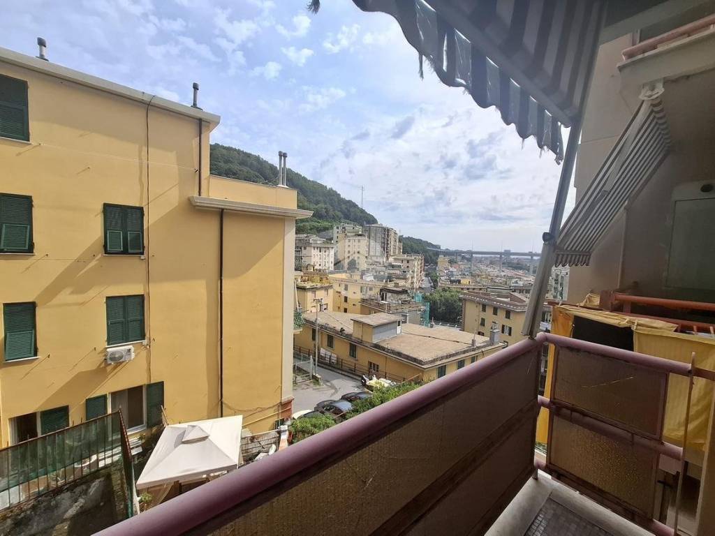 appartamento in vendita a Genova in zona Certosa