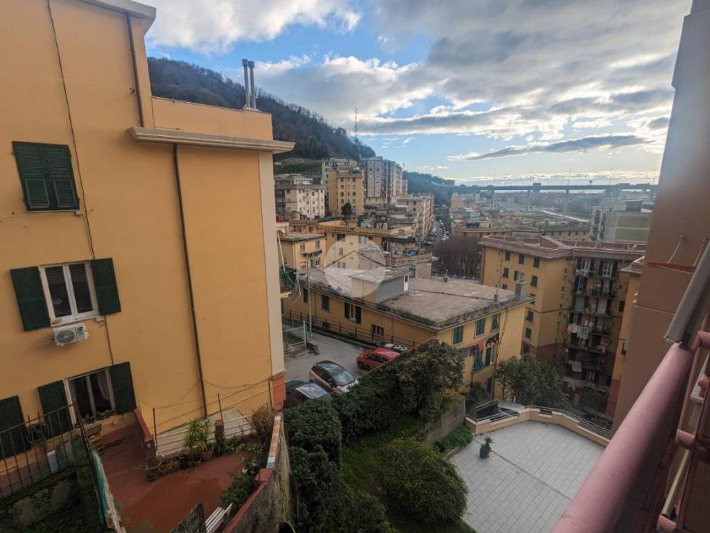 appartamento in vendita a Genova in zona Certosa