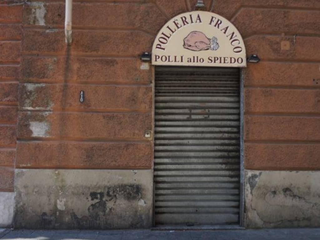 locale commerciale in vendita a Genova in zona Sampierdarena