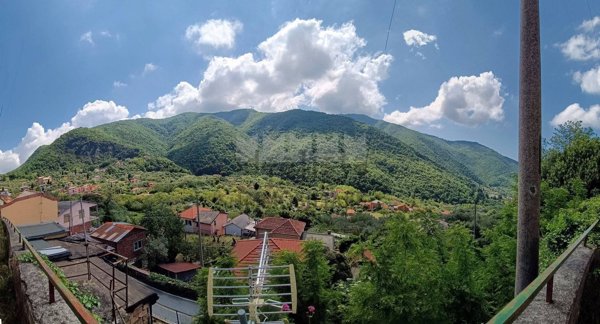 pentavano in vendita a Genova in zona Bavari