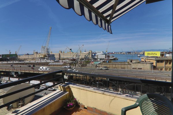 appartamento in vendita a Genova in zona Sottoripa / Maddalena / Molo