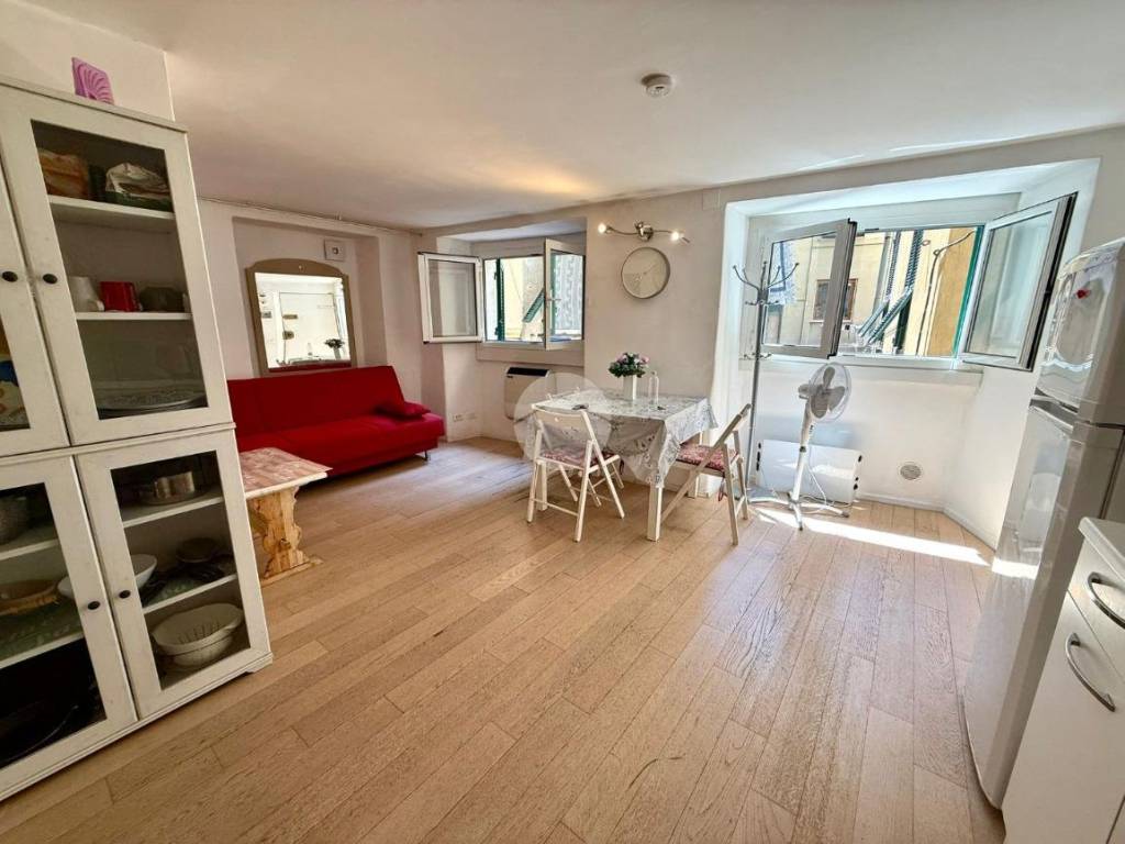 appartamento in vendita a Genova in zona Sottoripa / Maddalena / Molo