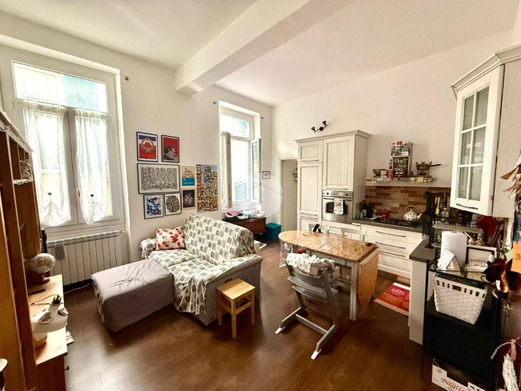 appartamento in vendita a Genova in zona Sottoripa / Maddalena / Molo