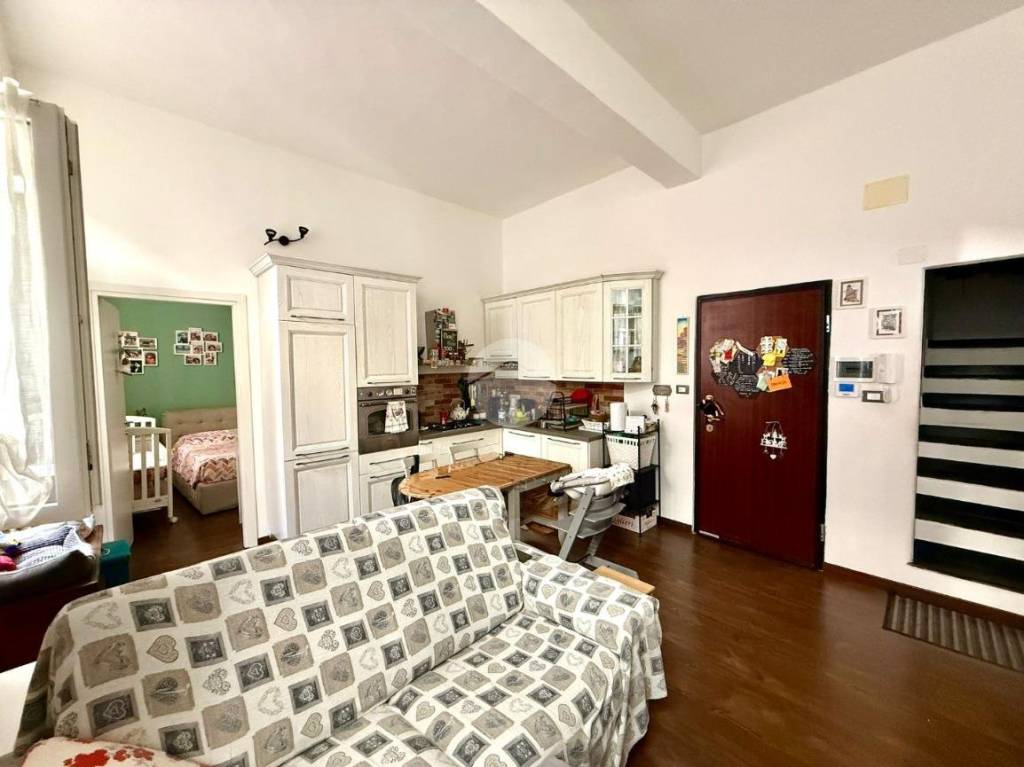 appartamento in vendita a Genova in zona Sottoripa / Maddalena / Molo