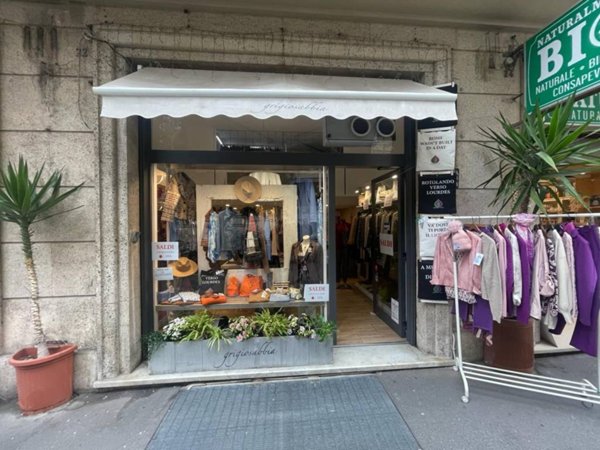 locale commerciale in vendita a Genova