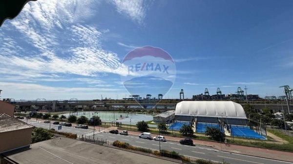 appartamento in vendita a Genova in zona Palmaro / Pra'