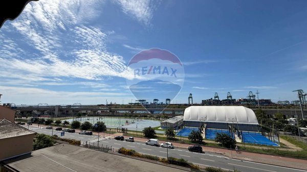 appartamento in vendita a Genova in zona Palmaro / Pra'