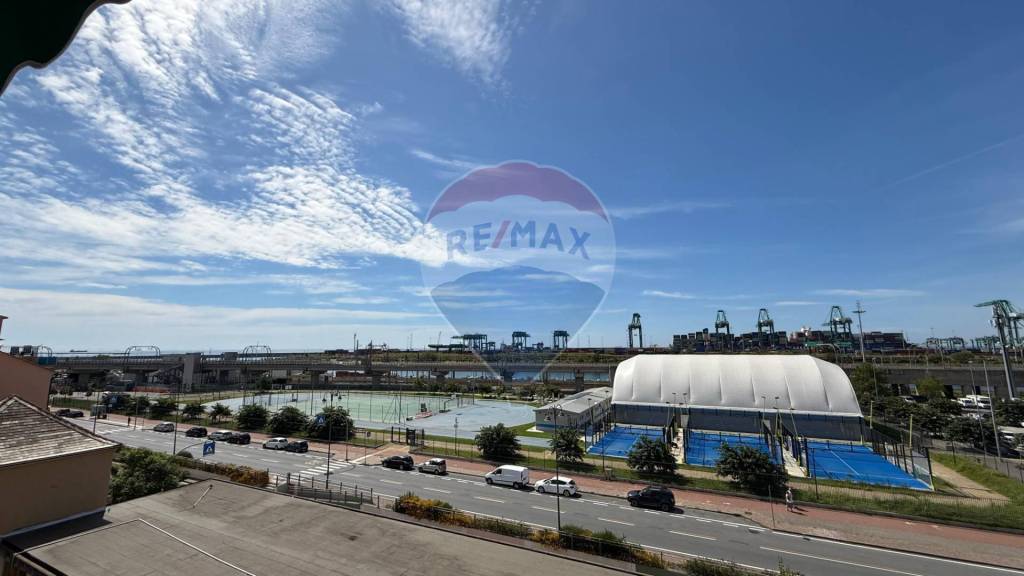 appartamento in vendita a Genova in zona Palmaro / Pra'