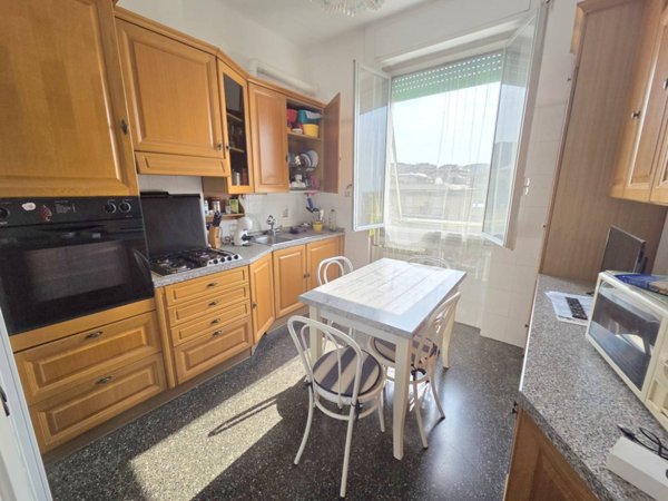 appartamento in vendita a Genova in zona Rivarolo