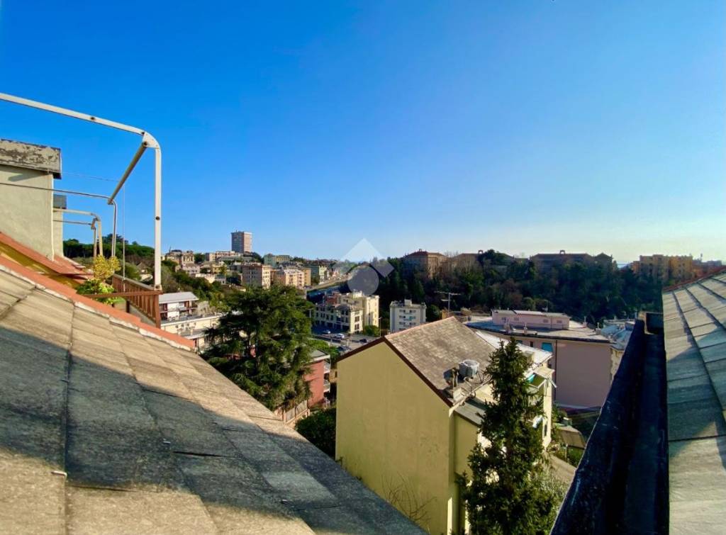 appartamento in vendita a Genova in zona Quarto dei Mille