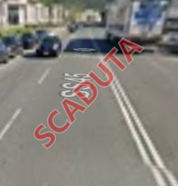 locale commerciale in vendita a Genova in zona Molassana