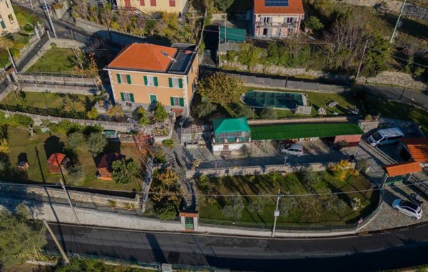 casa indipendente in vendita a Genova in zona Quarto dei Mille